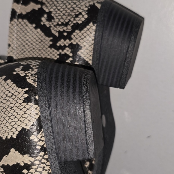 Arizona Jean Co. Galen Ankle Booties Memory Foam Snake Animal Print Size 9.5 - Picture 11 of 16